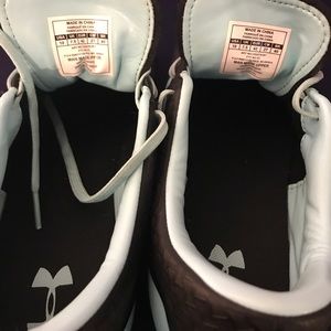 Size 10 under armor women’s soccer cleats